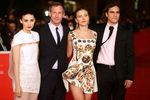 Scarlett Johansson Cantik dengan Dress Mini