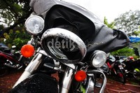 Lampu depan pecah.