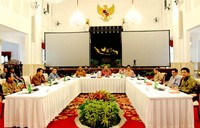 Kepada Mendagri, Presiden meminta menyampaikan langkah-langkah yang akan diambil agar saat DPT diberlakukan tidak meniimbulkan keraguan masyarakat. Rusman/Setpres.