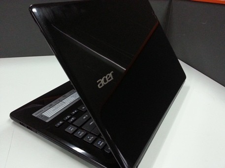 Acer Aspire E1: Elegan Tak Harus Mahal