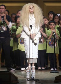 Pelantun 'Applause' itu meraih Monster Talent Award di acara tersebut. REUTERS/Carlo Allegri.