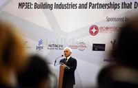 Hatta Rajasa membuka Indonesia International Infrastructure Conference and Exibition 2013 (IIICE 2013).