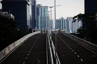 Suasana Jalan Layang Non Tol (JLNT) Casablanca - Tanah Abang yang masih belum digunakan, Jakarta, Rabu (13/11/2013).