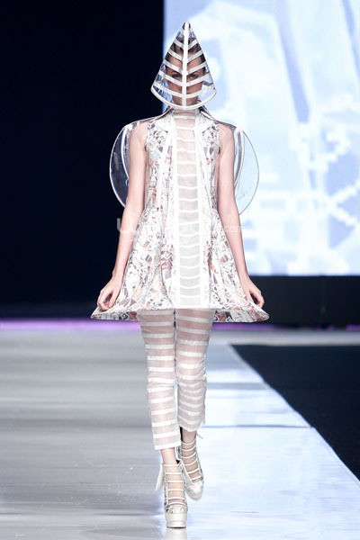 Jakarta, Indonesia - 21 Oktober. Daniel Lagrace Diamond Dust. Jakarta Fashion Week 2014 at Senayan City. 21 Oktober 2013. Jakarta. [Foto: Mohammad Abduh/Wolipop]