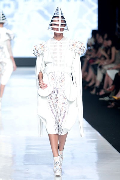 Jakarta, Indonesia - 21 Oktober. Daniel Lagrace Diamond Dust. Jakarta Fashion Week 2014 at Senayan City. 21 Oktober 2013. Jakarta. [Foto: Mohammad Abduh/Wolipop]