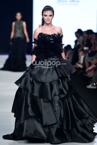 Jakarta, Indonesia - 21 Oktober. Gracia Shinta Femme Fatale. My Project Runway. Jakarta Fashion Week 2014 at Senayan City. 21 Oktober 2013. Jakarta. [Foto: Mohammad Abduh/Wolipop]