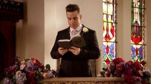 Robbie Williams Khawatir dengan Kondisi Miley Cyrus