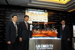 TV Melengkung LG Seharga Mobil