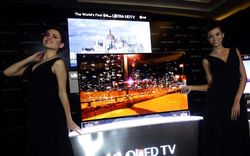 TV Melengkung LG Seharga Mobil