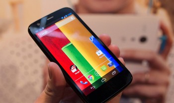 Motoral Moto G dibanderaol USD 179 lepas kontrak operator. Jika dirupiahkan hanya Rp 2 juta. (kredit foto: pocket link)