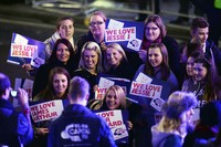 Para penggemar setia menyaksikan penampilan Jessie J. Ian Gavan/Getty Images.