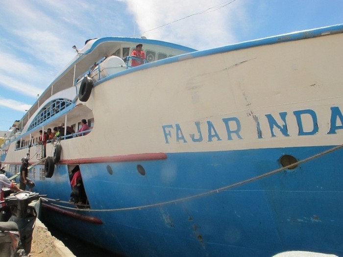 Kapal Inilah yang Mengantar Turis ke Raja Ampat