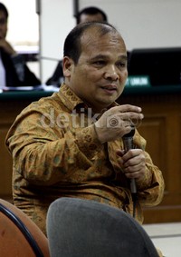 Yunus Husein bersaksi untuk Luthfi Hasan Ishaaq. Lamhot Aritonang/detikFoto.