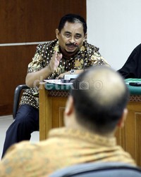 Luthfi Hasan melontarkan pertanyaan kepada Yunus Husein. Lamhot Aritonang/detikFoto.