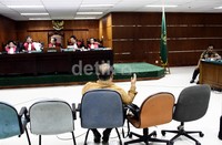 Yunus Husein bersaksi untuk Luthfi Hasan Ishaaq. Lamhot Aritonang/detikFoto.