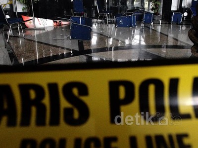 Sidang MK Ricuh, Ruang Sidang Dirusak