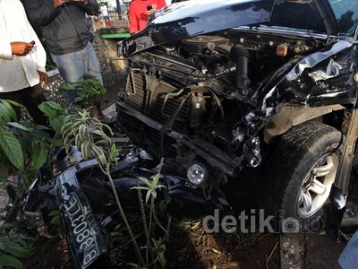 Mobil Tabrak 2 Motor, 1 Orang Tewas