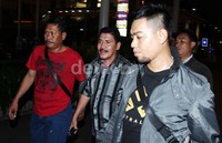 Daud Sangadji (tengah) ditangkap sekitar pukul 18.00 WIB. Daud ditangkap terkait kasus kerusuhan yang terjadi di ruang sidang Mahkamah Konstitusi (MK).