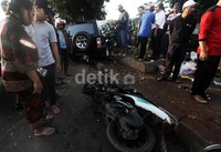     Kedua motor yang ditabrak adalah Yamaha Mio B 3510 BKX dan Honda CBR B 6002 EXP.