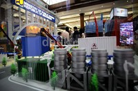 Pengunjung berdatangan ke stan Kementerian Pekerjaan Umum.