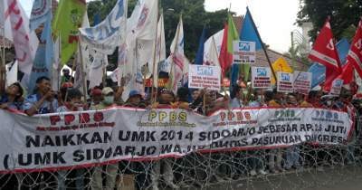 Buruh Sidoarjo Tuntut UMK 2014 Rp 2,6 Juta