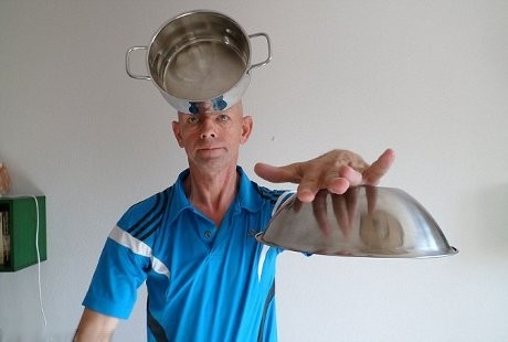 Magneto di Dunia Nyata, Manusia Bertubuh Magnet yang Bisa Menarik Logam