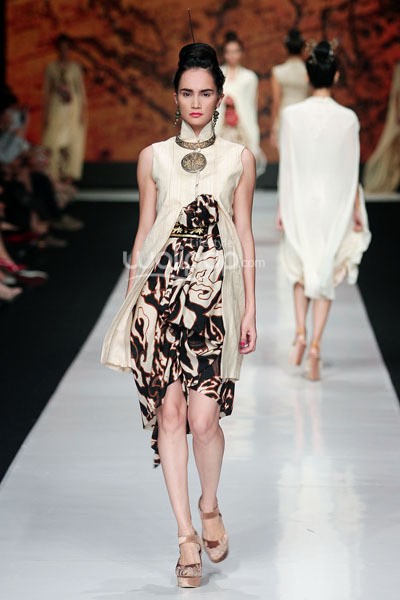 Jakarta, Indonesia - 21 Oktober. Era Soekamto The 1421. Jakarta Fashion Week 2014 at Senayan City, 21 Oktober 2013. Jakarta. [Foto: Mohammad Abduh/Wolipop]