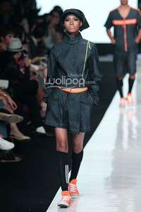 Jakarta, Indonesia - 21 Oktober. Tri Handoko Frantho. Jakarta Fashion Week 2014 at Senayan City. 21 Oktober 2013. Jakarta. [Foto: Mohammad Abduh/Wolipop]