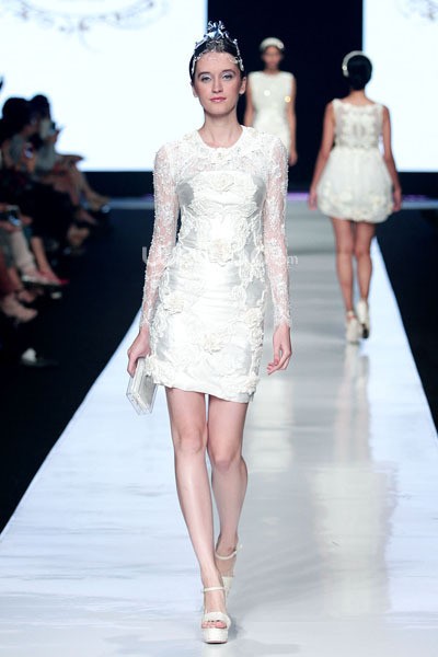 Jakarta, Indonesia - 21 Oktober. Barli Asmara Royal Embroidery. Jakarta Fashion Week 2014 at Senayan City. 21 Oktober 2013. Jakarta. [Foto: Mohammad Abduh/Wolipop]