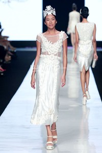 Jakarta, Indonesia - 21 Oktober. Barli Asmara Royal Embroidery. Jakarta Fashion Week 2014 at Senayan City. 21 Oktober 2013. Jakarta. [Foto: Mohammad Abduh/Wolipop]