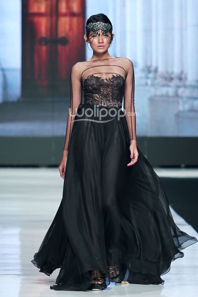 Jakarta, Indonesia - 21 Oktober. Sisca Tjong Neo mythologizm. ESMOD Jakarta. Jakarta Fashion Week 2014 at Senayan City. 21 Oktober 2013. Jakarta. [Foto: Mohammad Abduh/Wolipop]