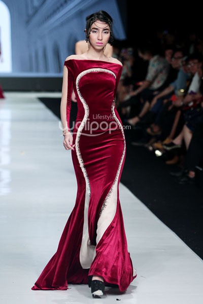 Jakarta, Indonesia - 21 Oktober. Sisca Tjong Neo mythologizm. ESMOD Jakarta. Jakarta Fashion Week 2014 at Senayan City. 21 Oktober 2013. Jakarta. [Foto: Mohammad Abduh/Wolipop]