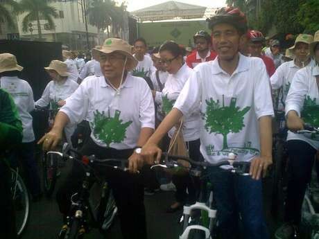Jokowi Ajak Kepala Sekolah Gowes Sepeda ke Kantor