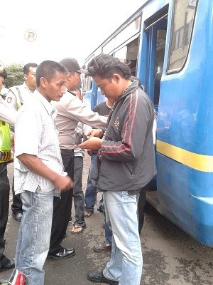 Razia Angkutan Umum, Polisi Amankan 10 Orang yang Dicurigai Preman