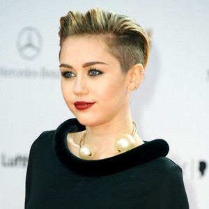 Miley Cyrus Klaim Dirinya Pejuang Hak-hak Wanita di Dunia