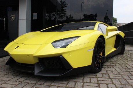 Orang Kaya Jakarta Antre Mobil Lamborghini Ini