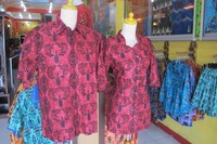 Yang membedakan batik Jawa dengan Papua adalah di corak atau motif. Batik Papua menggunakan motif khasnya seperti tifa atau burung cendrawasih (Putri/detikTravel)