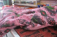 Harga satu kain batik dimulai dari Rp 35-160 ribu/meter. Harga ini tergantung jenis bahan yang digunakan (Putri/detikTravel)