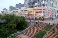 Di Odaiba, patung seberat 9 ton ini ditegakkan di taman wisata di belakang komplek pusat perbelanjaan Aqua City (Khairul/detikTravel)