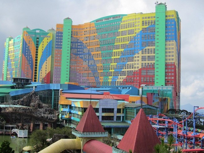 Unik! 5 Gedung Pencakar Langit Paling Warna-warni
