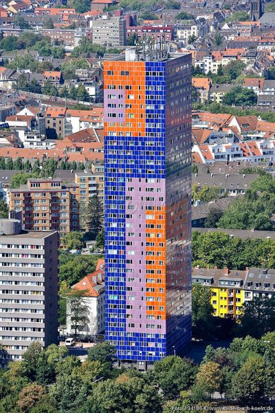 Unik! 5 Gedung Pencakar Langit Paling Warna-warni