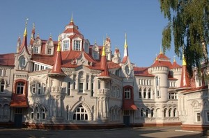 Cuma di Rusia, Gedung Sekolah Ala Kastil Negeri Dongeng