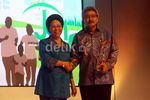 Menkes Nafsiah Mboi Beri Penghargaan PHBS