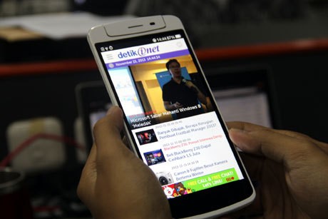 OPPO N1, Ponsel Bongsor Pecinta Foto Selfie