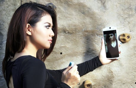OPPO N1, Ponsel Bongsor Pecinta Foto Selfie