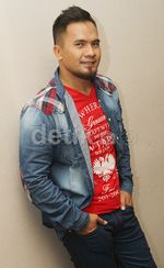 Saipul Jamil Casual Berkemeja Denim