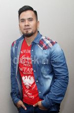 Saipul Jamil Casual Berkemeja Denim