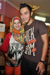 Ia merasakan calon bayinya ini lebih aktif dibanding saat Okie hamil anak-anak sebelumnya. Akew/detikHOT.