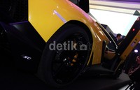 Ada juga versi roadster dari mobil ini yang dilepas di angka US$ 1.350.000 atau sekitar Rp 15,58 miliar.