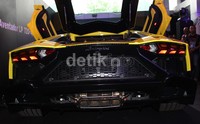 Aventador LP 720-4 edisi ultah ke-50 menggendong mesin V12 berkapasitas 6.5 liter silinder yang diklaim mampu menyemburkan tenaga hingga 720 tenaga kuda melalui sistem All Wheel Drive.